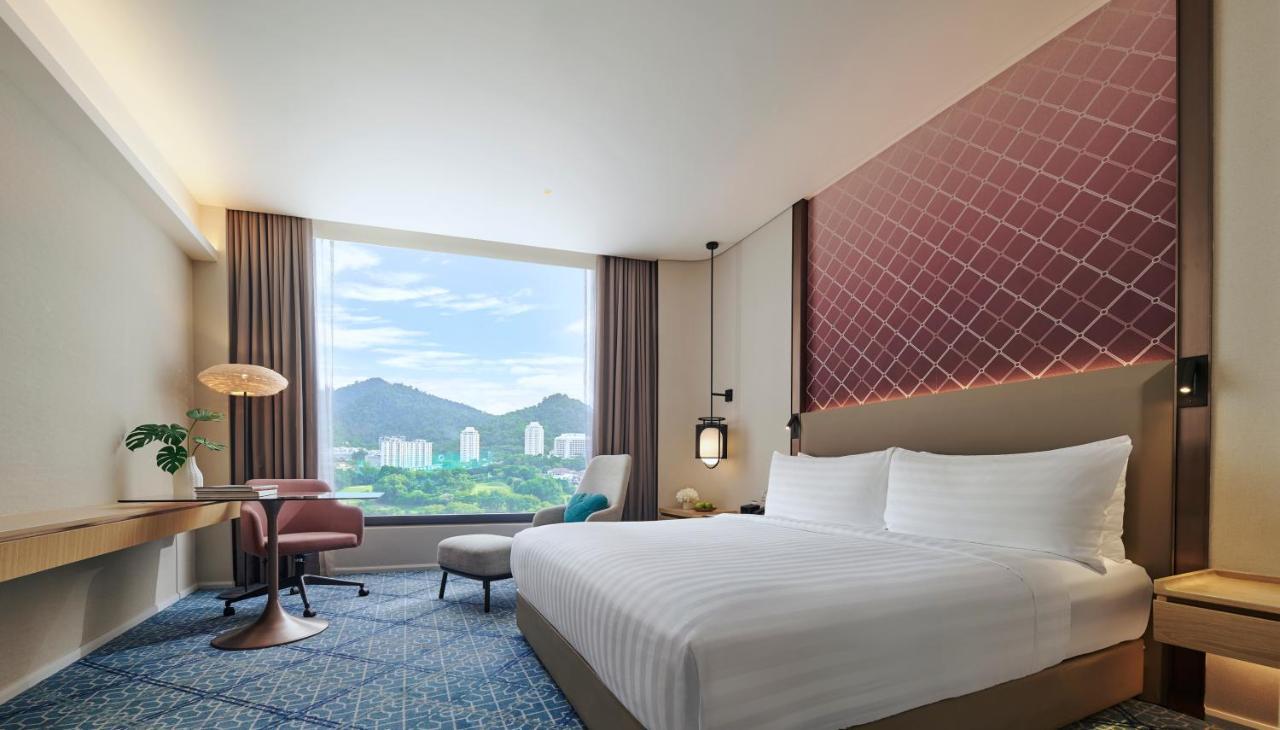 Amari Spice Penang Hotell Bayan Lepas Exteriör bild Deluxe Room