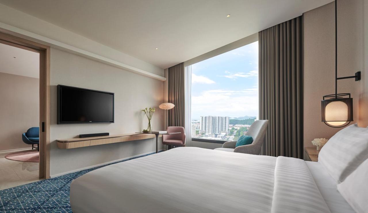 Amari Spice Penang Hotell Bayan Lepas Exteriör bild Deluxe Room