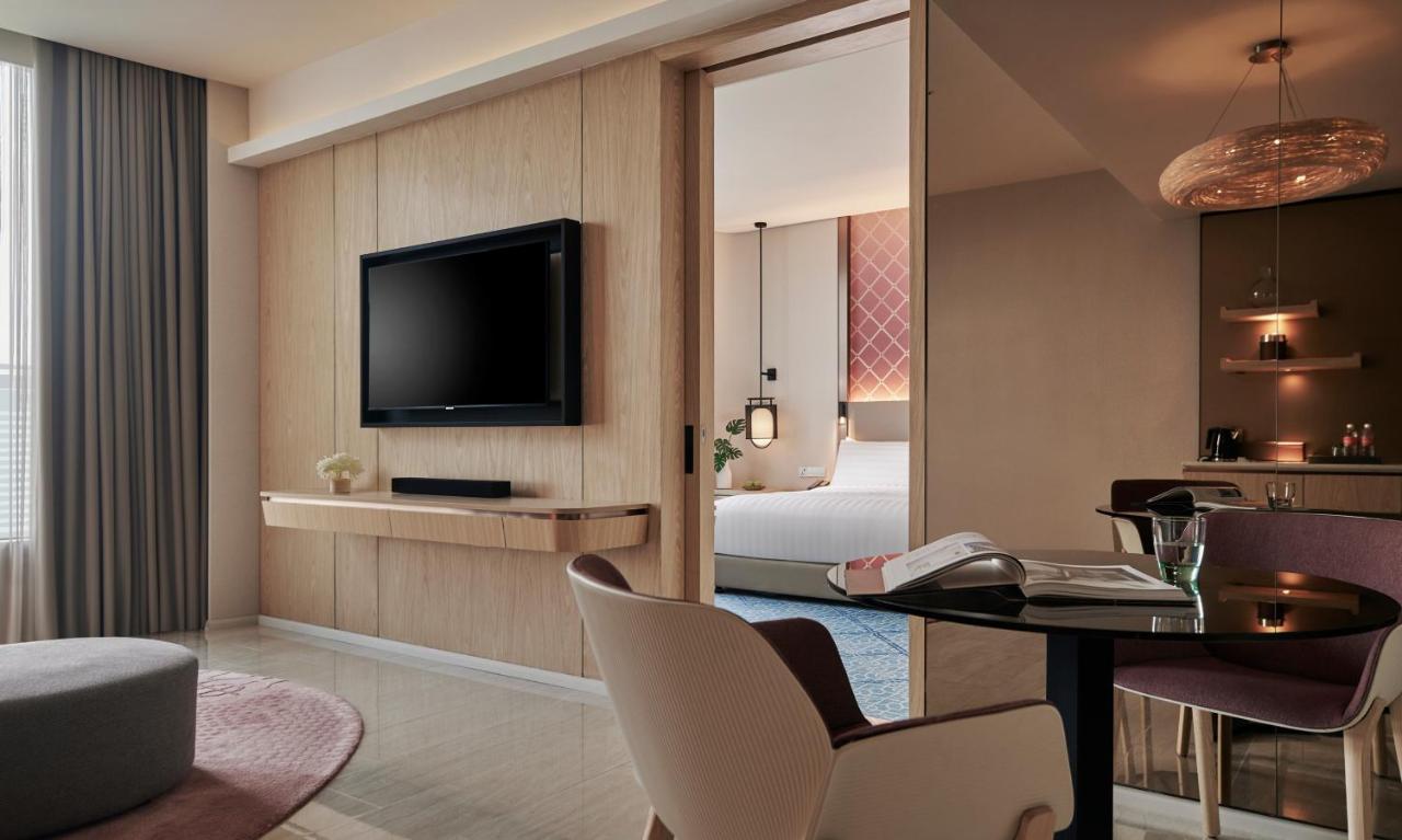 Amari Spice Penang Hotell Bayan Lepas Exteriör bild A suite at the hotel