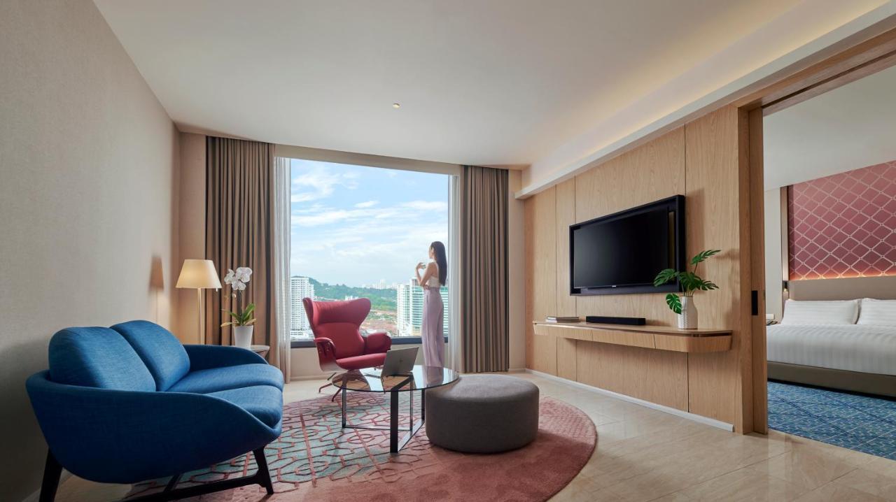 Amari Spice Penang Hotell Bayan Lepas Exteriör bild A suite at the hotel